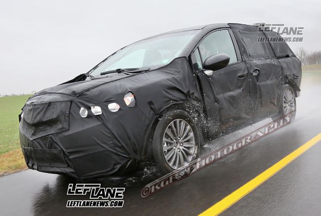 讴歌新款豪华MPV谍照 或2015年推出