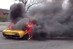 糟践玩意 兰博基尼Miura SV行驶途中失火