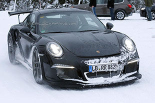 望眼欲穿 保时捷911 GT3 RS雪中漫步