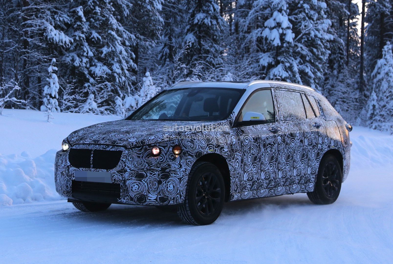 宝马X1七座版谍照曝光 2016年上市