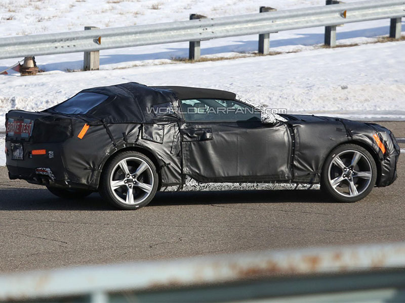 2016款科迈罗软顶敞篷车测试谍照曝光