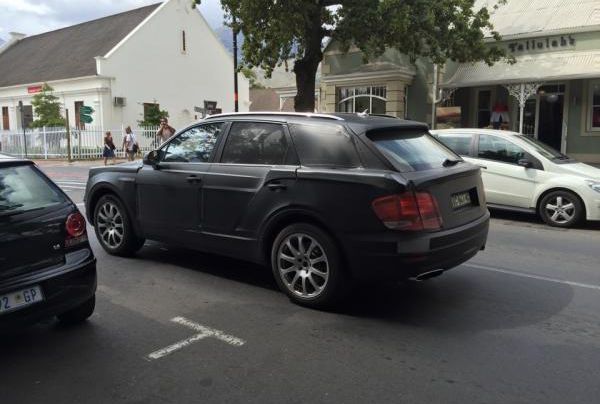 宾利Bentayga谍照曝光 预计年底前发布