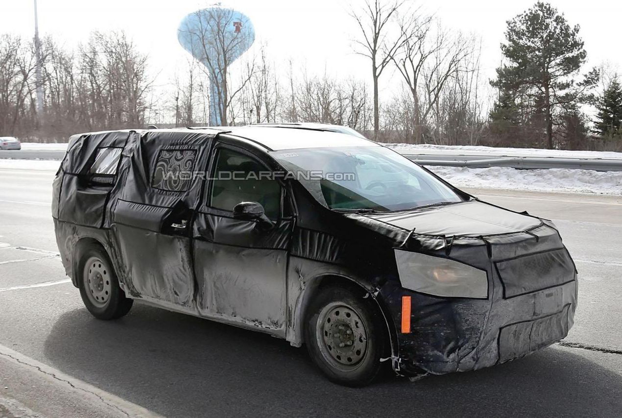 克莱斯勒Town & Country谍照曝光 