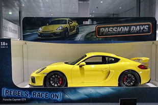 看清楚了 全尺寸的保时捷Cayman GT4