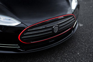 化身“卖炭翁” Strut改装Tesla Model S