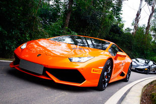 兰博基尼入华十年穿越巡游成都站启程