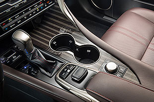 光芒烙印 全新雷克萨斯RX激光雕刻工艺