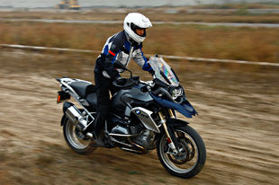 安全驾驶 第三届媒体摩托联盟BMW驾控培训