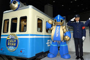 松下试验干电池驱动1吨重纸板电车