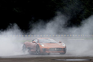 F1车手马萨墨西哥城驾驶捷豹C-X75概念车