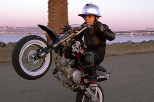 AJ Stuntz - 6岁的特技摩托车手