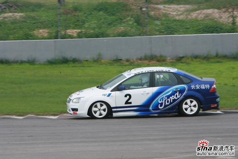 原厂的Focus底盘便有很好的表现,小幅改装之后