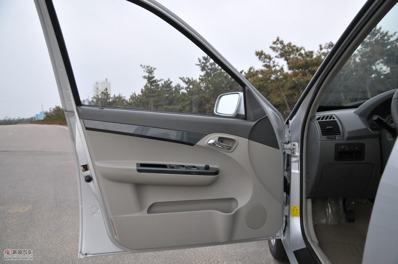 力帆520领航舒适型内饰