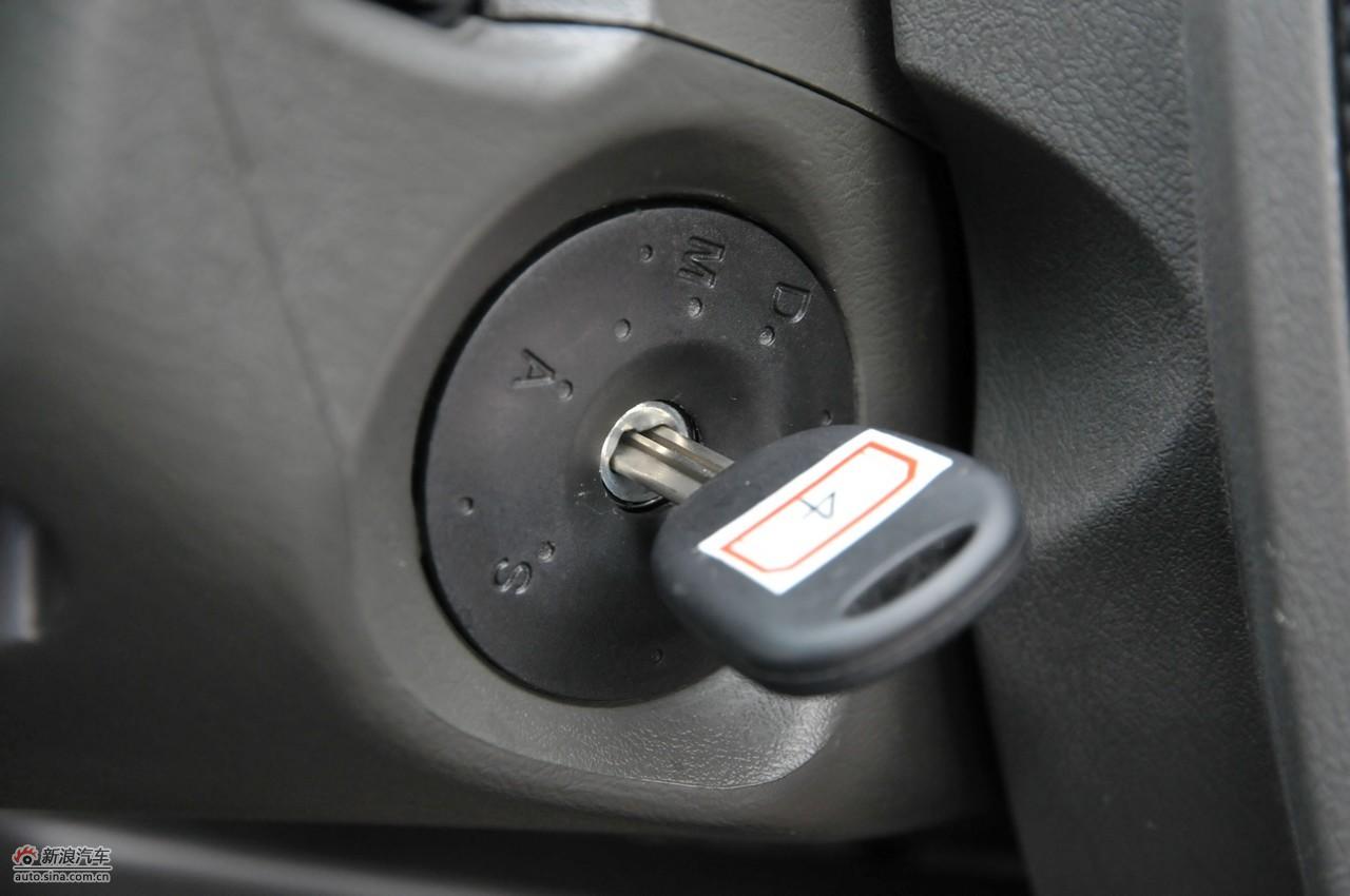 力帆520领航舒适型内饰