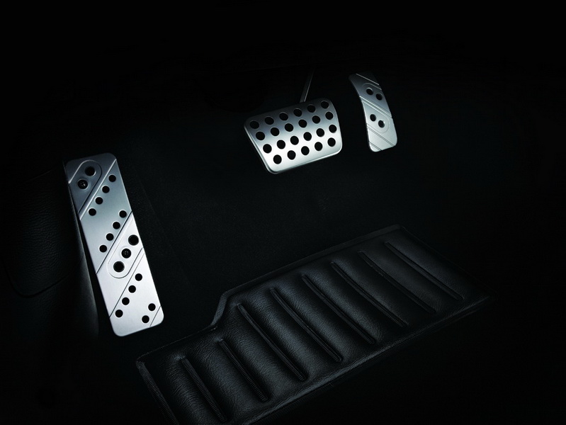 马自达睿翼轿跑车