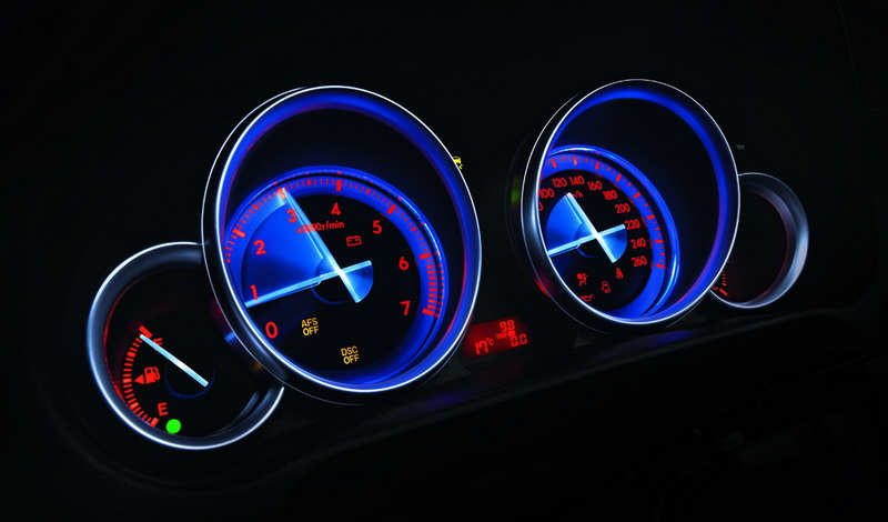 马自达睿翼轿跑车