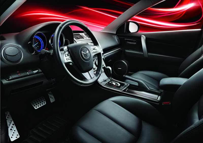 马自达睿翼轿跑车