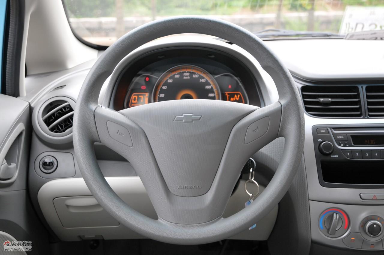 新赛欧两厢版1.2emt内饰