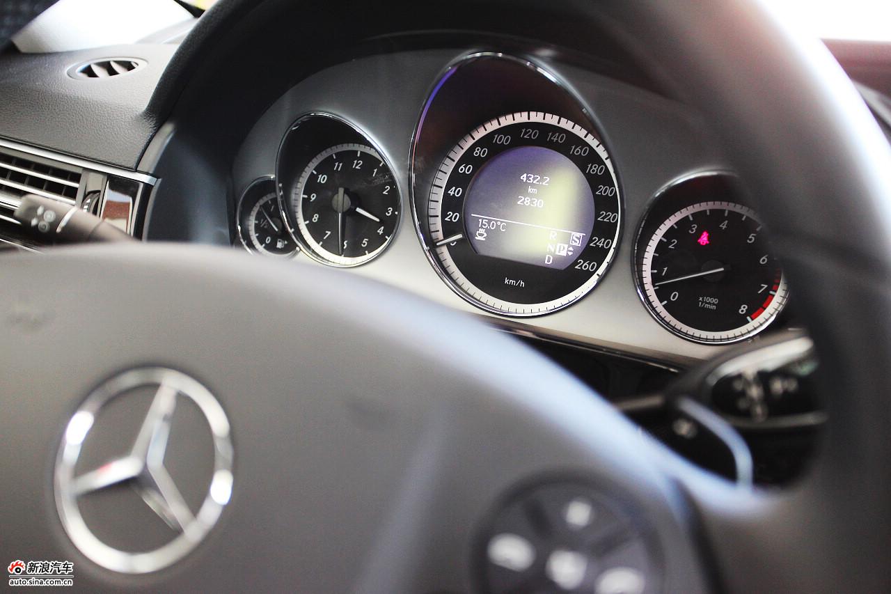 2010款奔驰E300L时尚型尊贵版