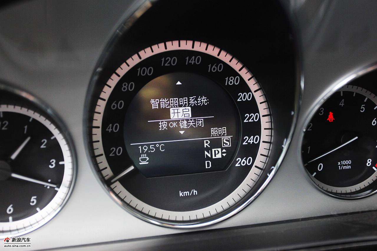 2010款奔驰E300L时尚型尊贵版