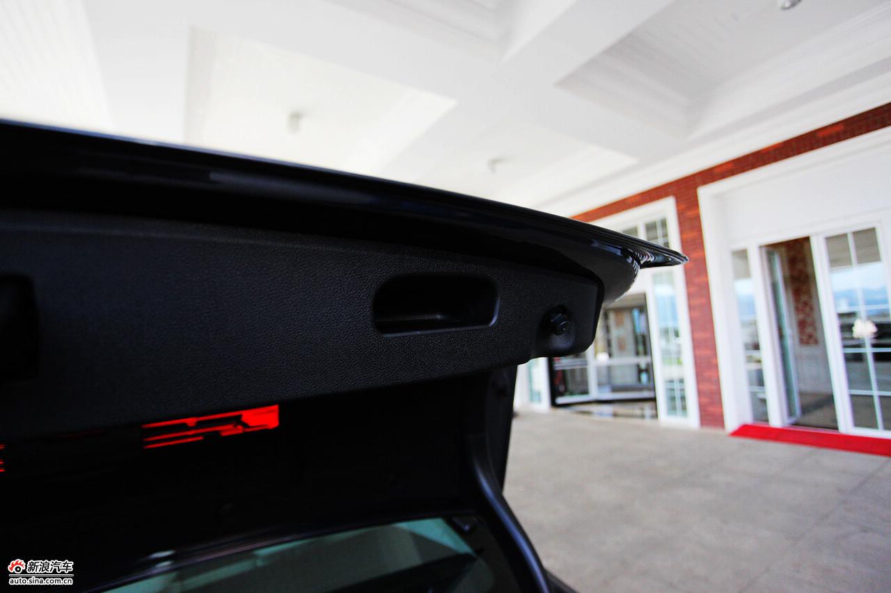 2010款奔驰E300L时尚型尊贵版