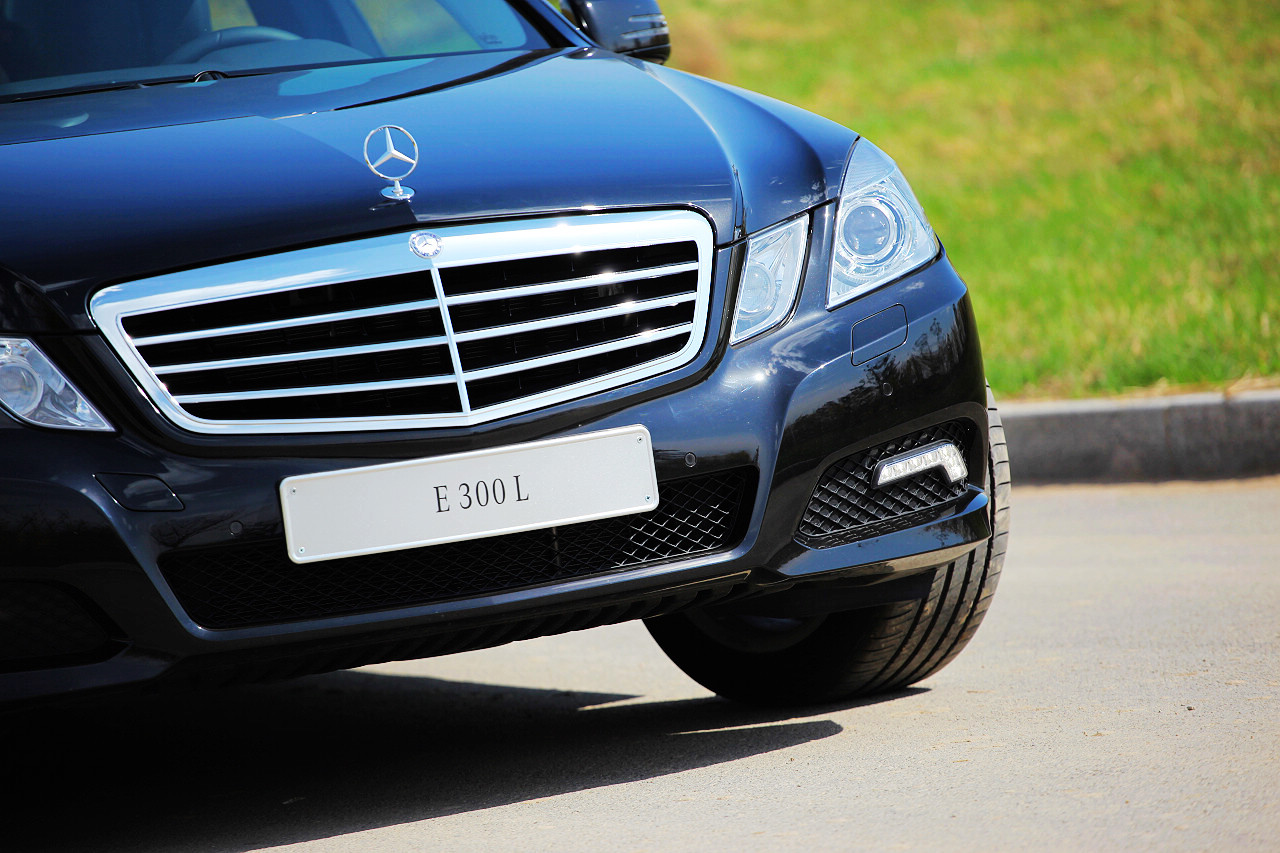2010款奔驰E300L时尚型尊贵版