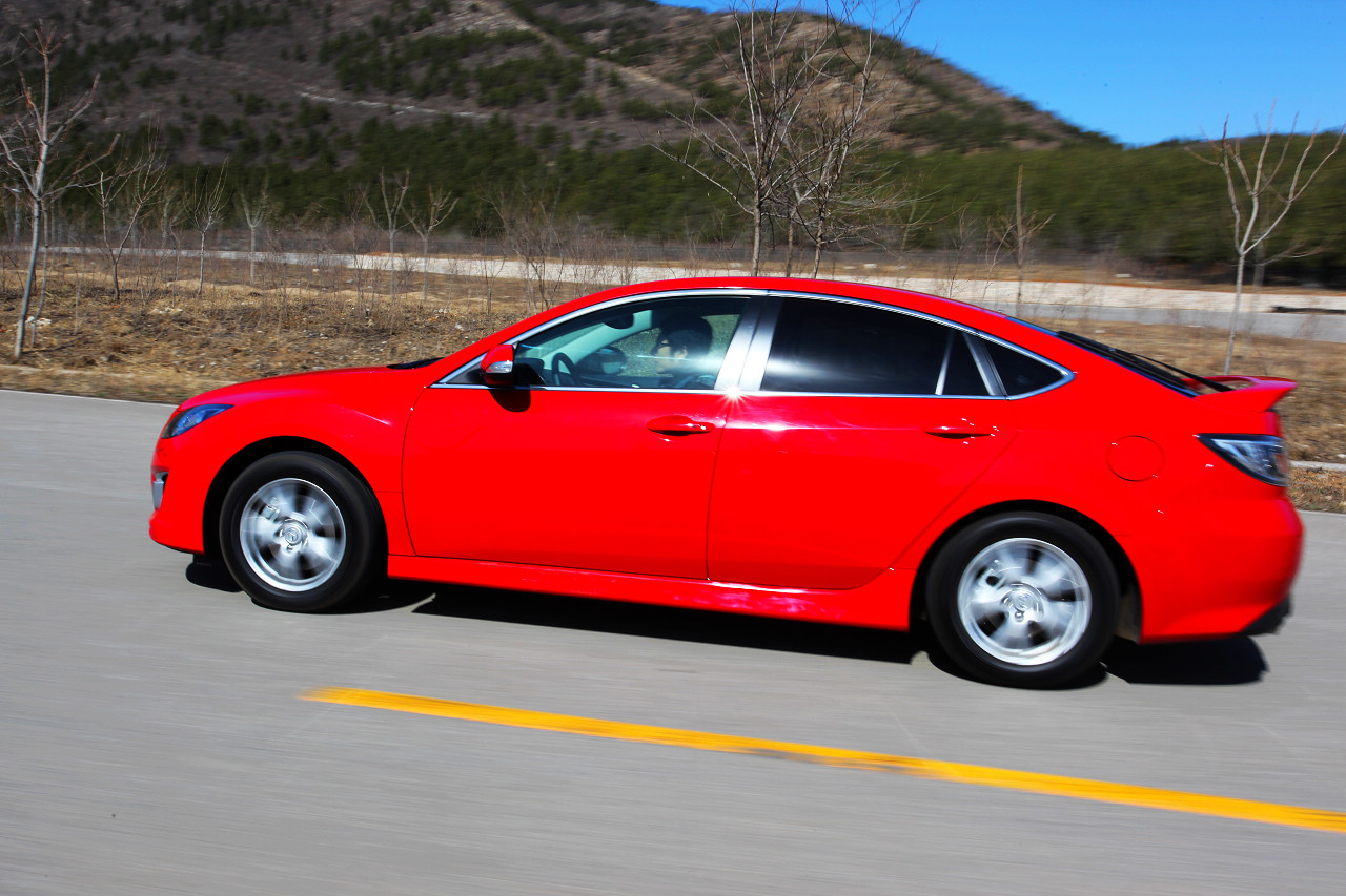 睿翼轿跑外观图片