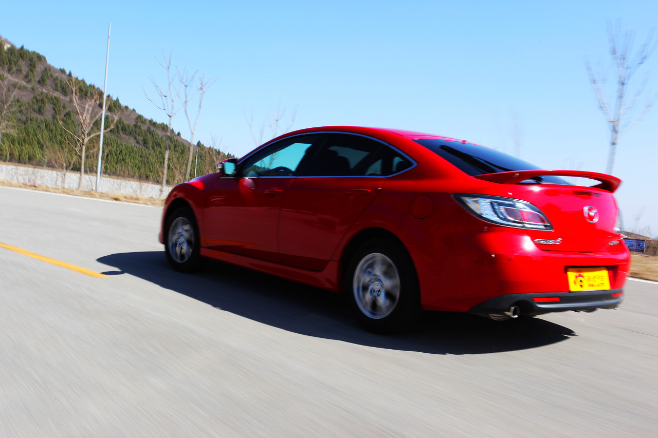 睿翼轿跑外观图片