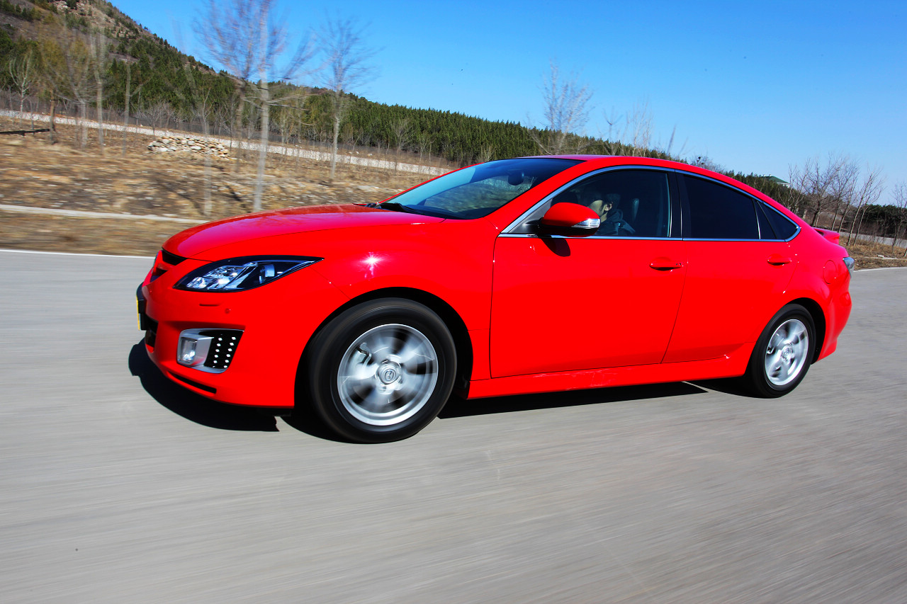 睿翼轿跑外观图片