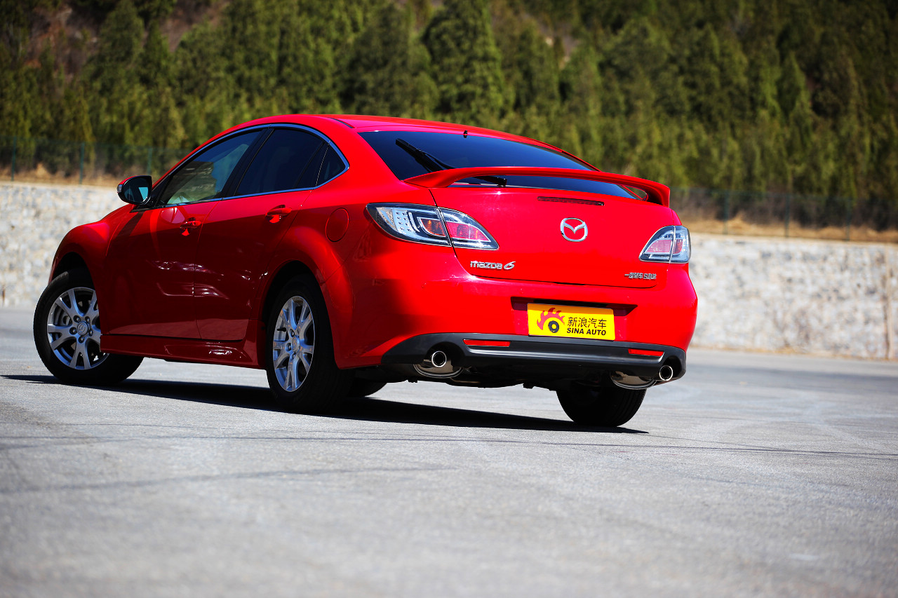 睿翼轿跑外观图片