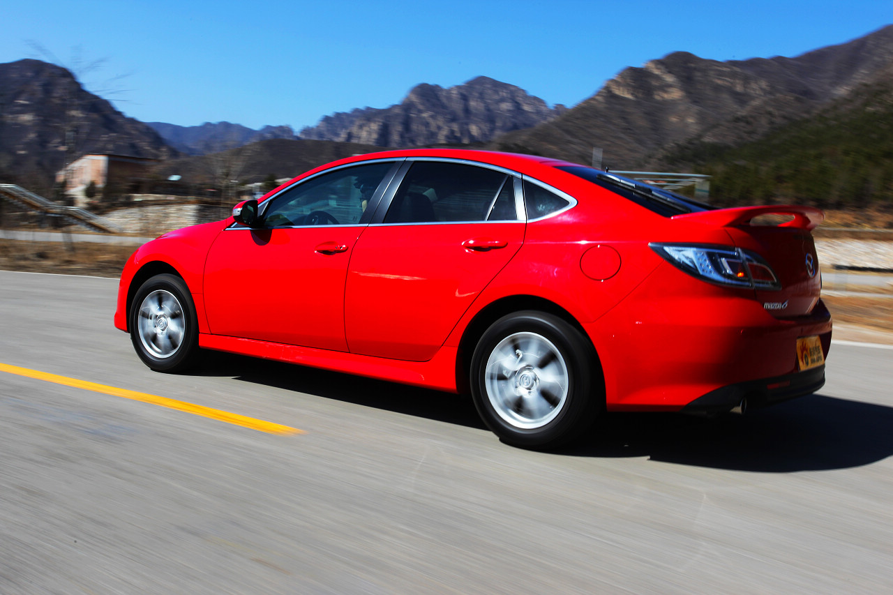 睿翼轿跑外观图片