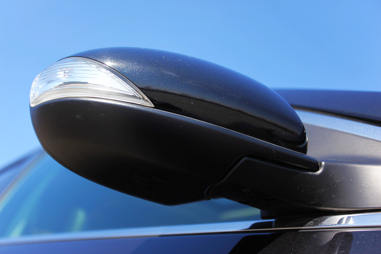 睿翼轿跑外观图片