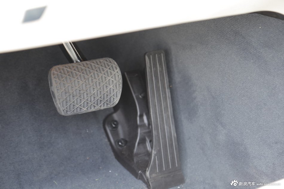 2014款奔驰C260L轿车_奔驰C级内饰图片436