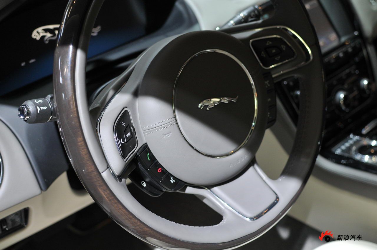 捷豹XJ全景奢华版