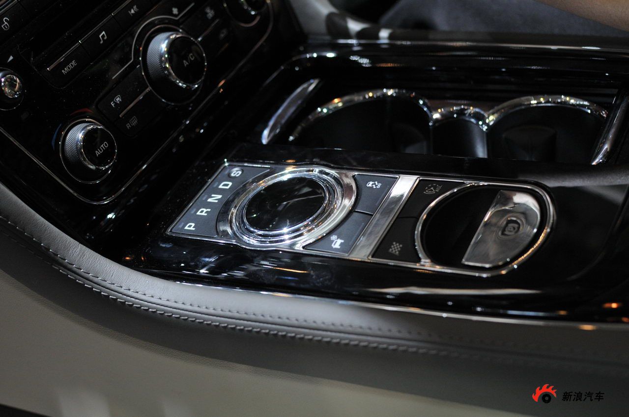 捷豹XJ全景奢华版