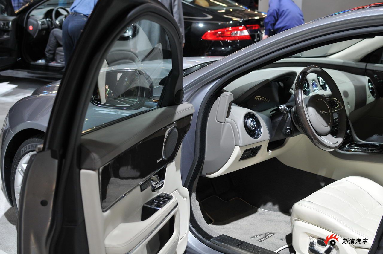 捷豹XJ全景奢华版