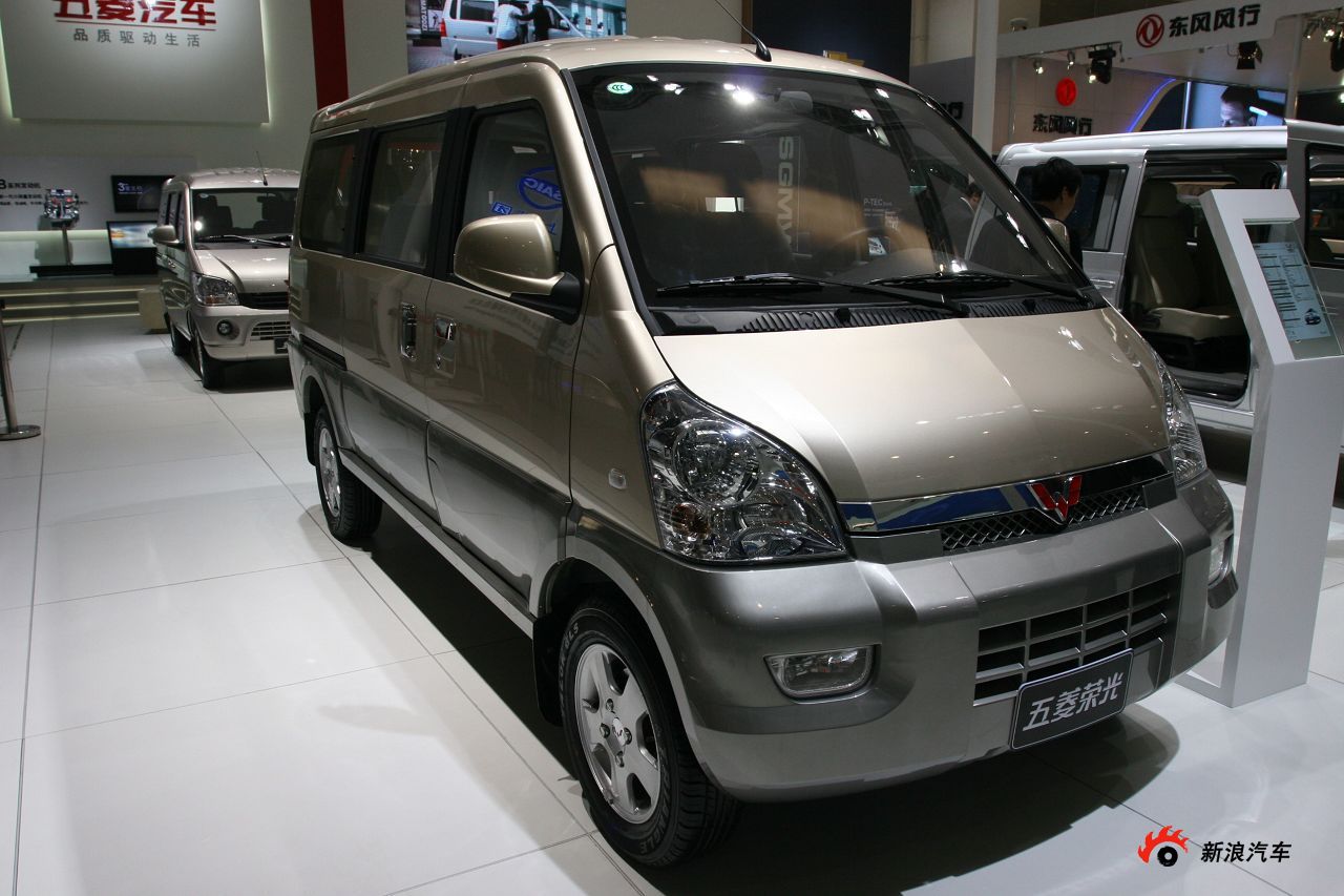 2011款五菱荣光 1.2L豪华型