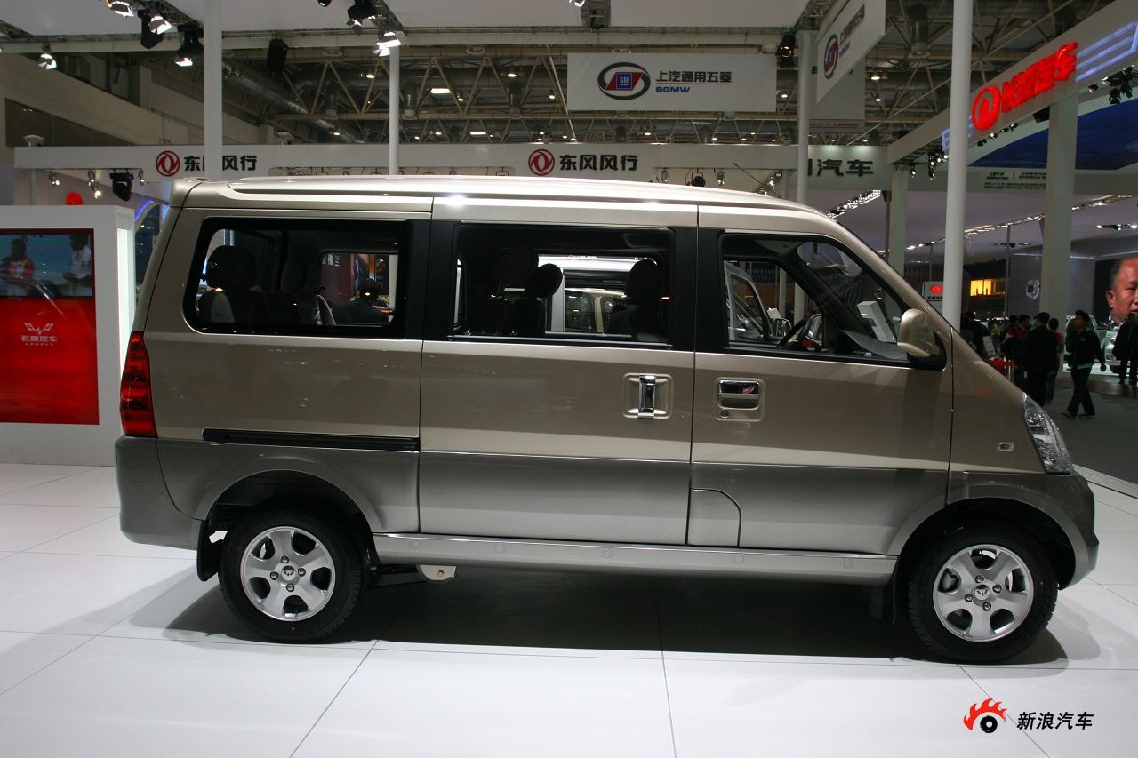 2011款五菱荣光 1.2L豪华型