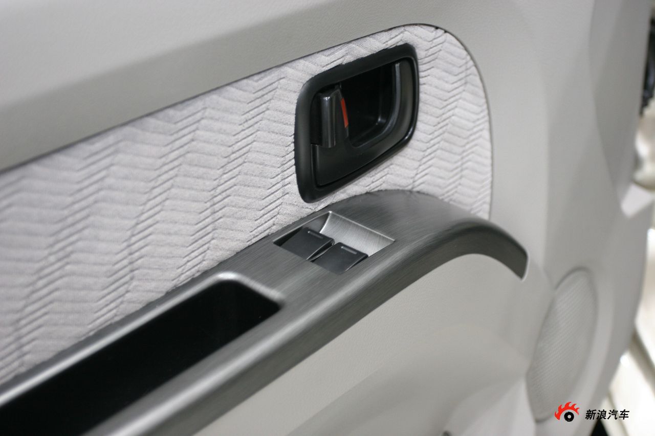 2011款五菱荣光 1.2L豪华型