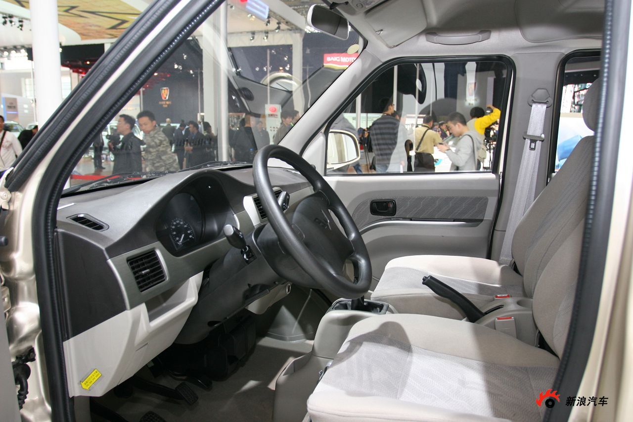 2011款五菱荣光 1.2L豪华型