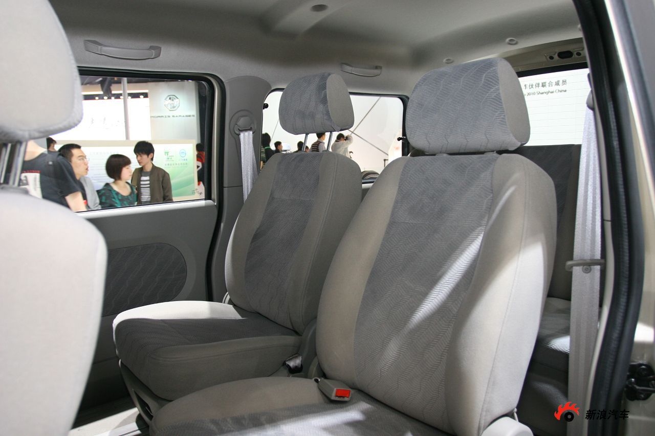 2011款五菱荣光 1.2L豪华型