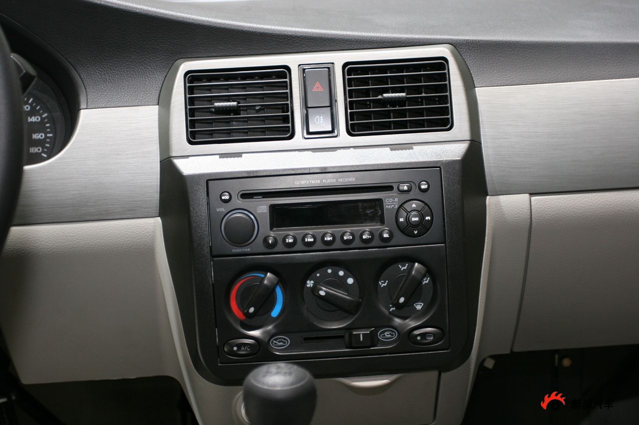 2011款五菱荣光 1.2L豪华型