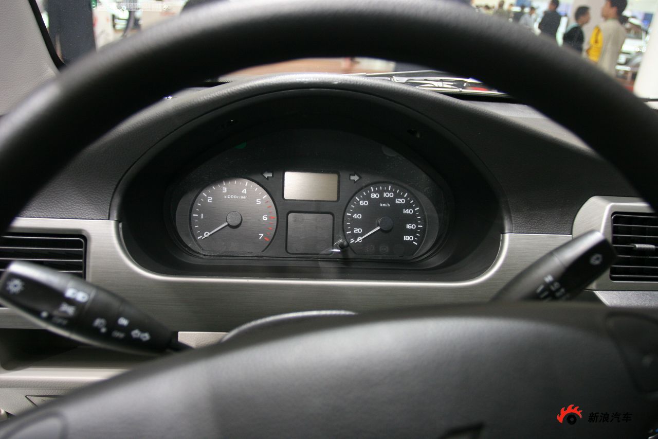 2011款五菱荣光 1.2L豪华型