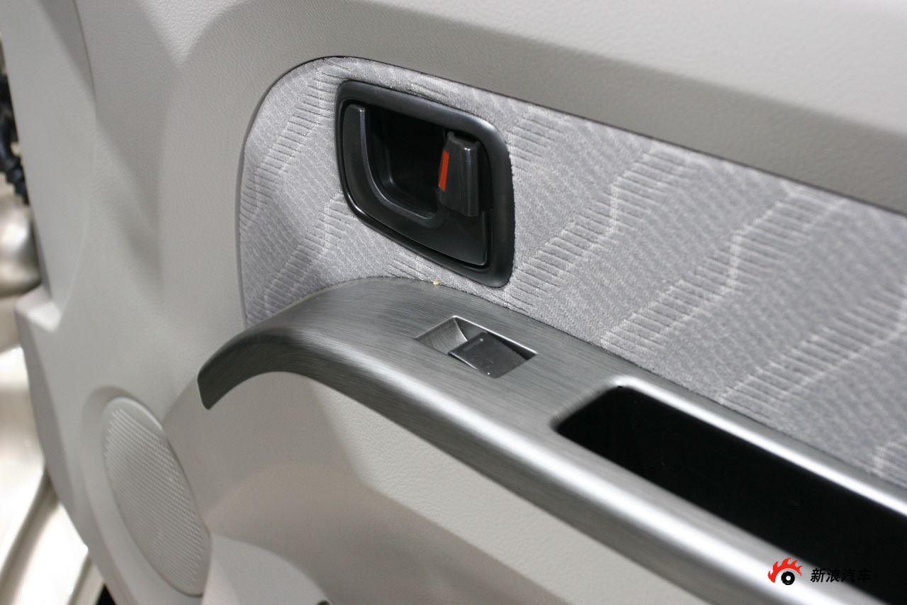 2011款五菱荣光 1.2L豪华型