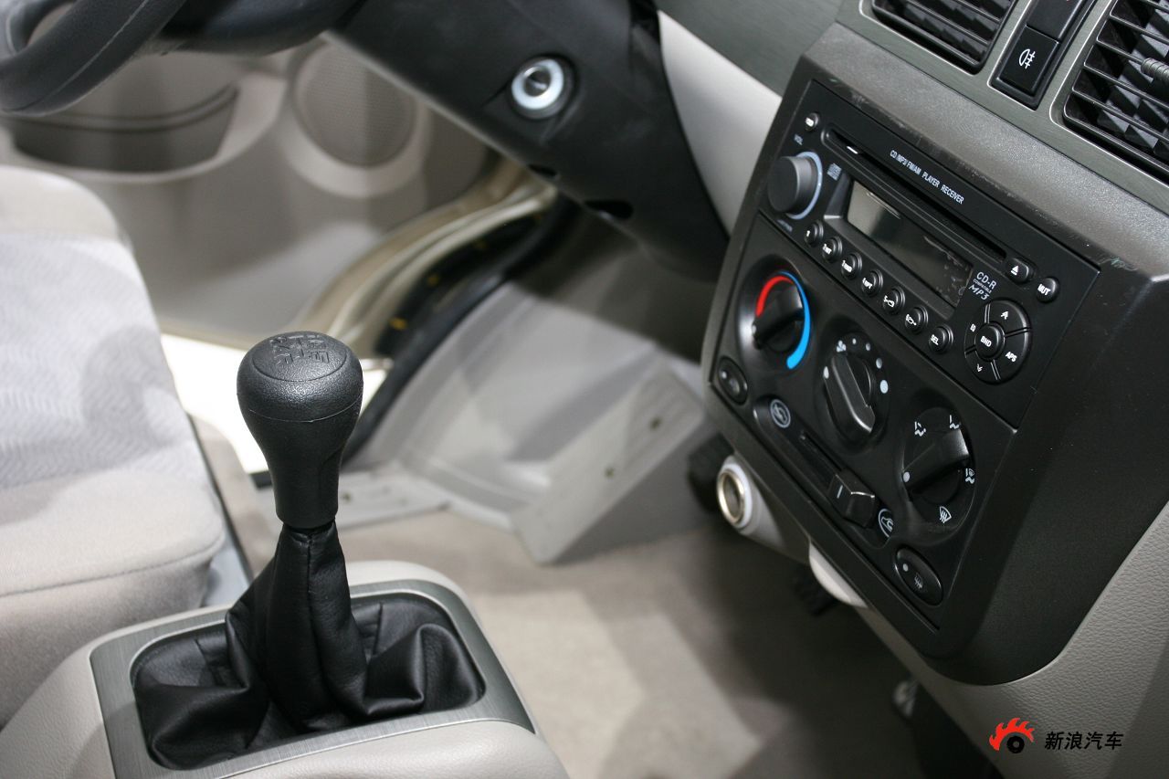 2011款五菱荣光 1.2L豪华型