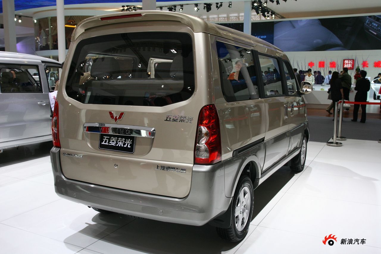 2011款五菱荣光 1.2L豪华型