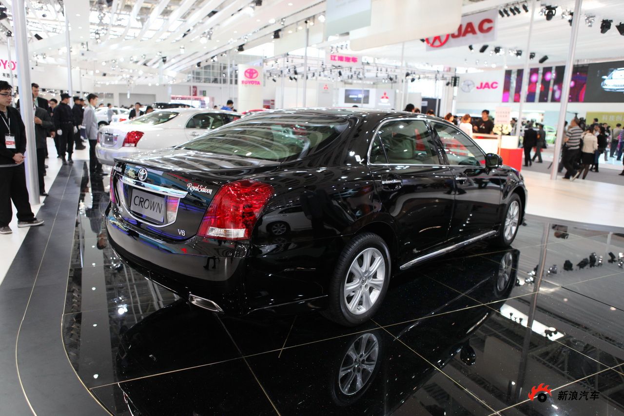 新皇冠v6 royalsaloon