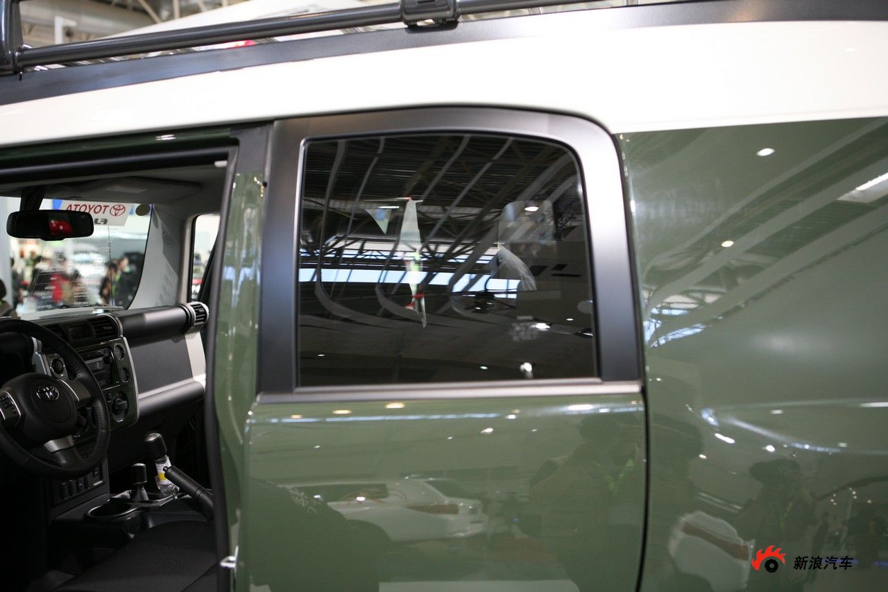 丰田FJ酷路泽