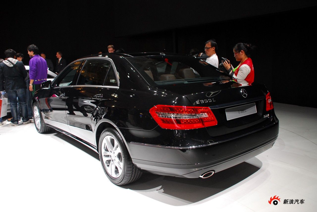 国产奔驰e300l_国产奔驰e级图片_汽车图库