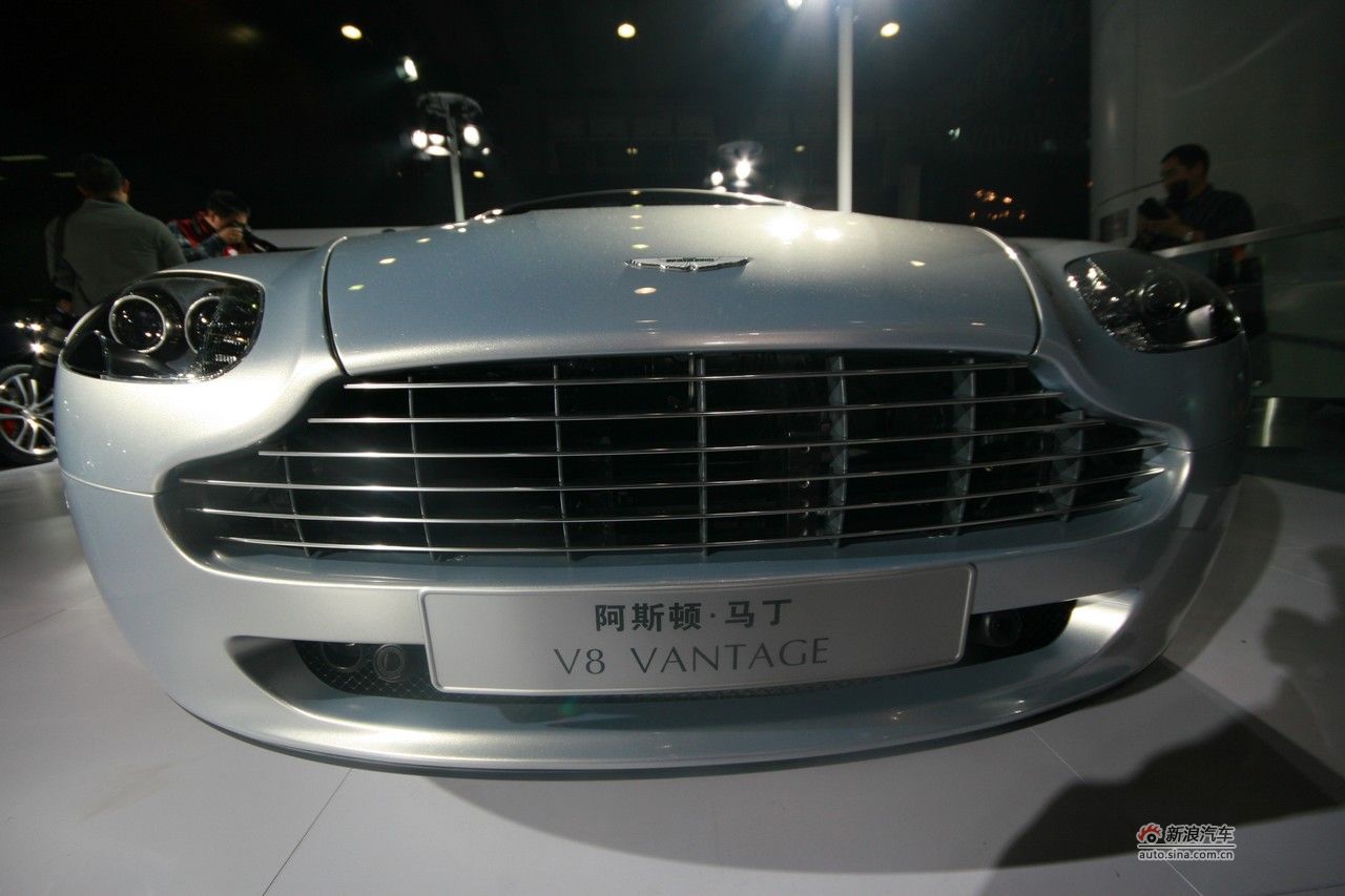 阿斯顿-马丁V8 Vantage